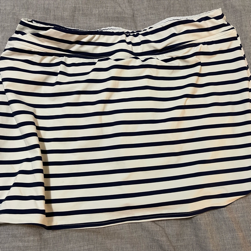 Lands End Navy/White swim skirt, full swim brief underneath. Chlorine resistant!
